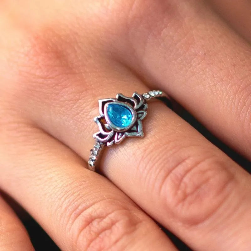 Bague fleur de lotus vintage et zircon