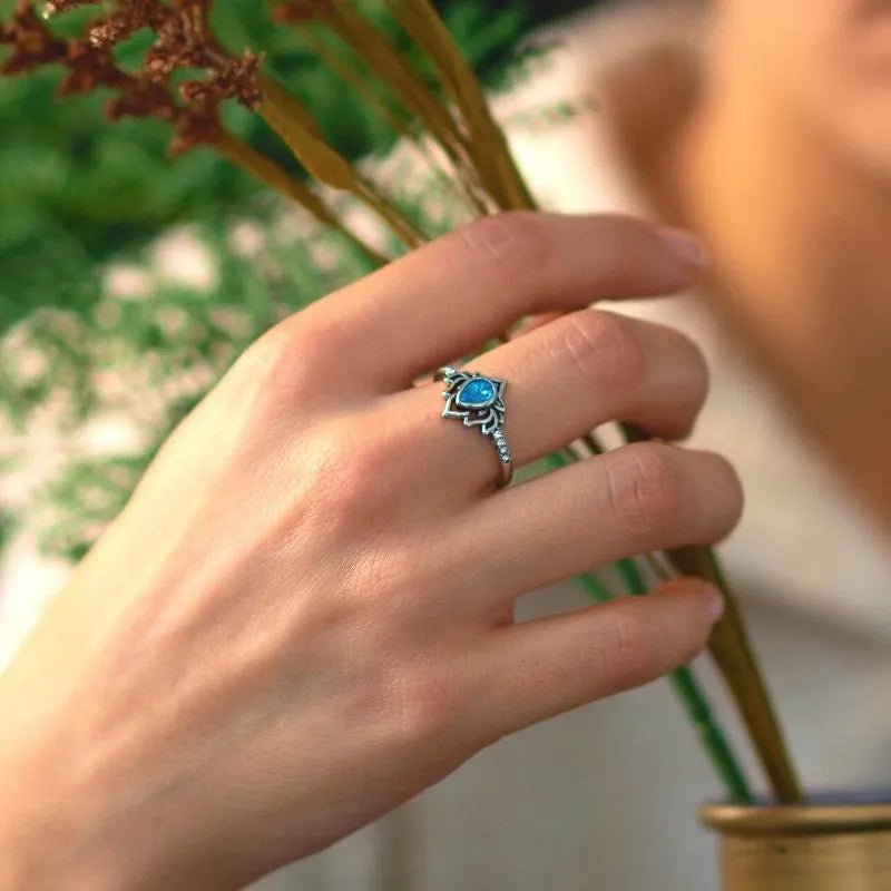 Bague fleur de lotus vintage et zircon