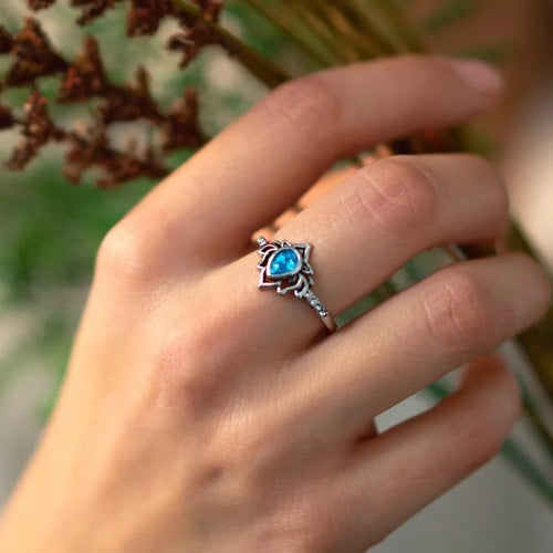 Bague fleur de lotus vintage et zircon