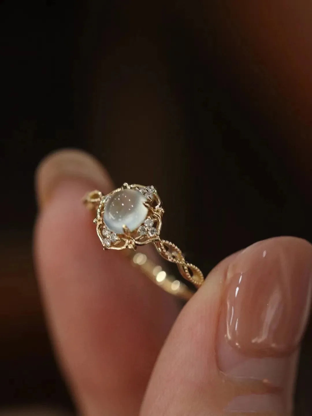 Bague pierre de lune gravée sur cuivre