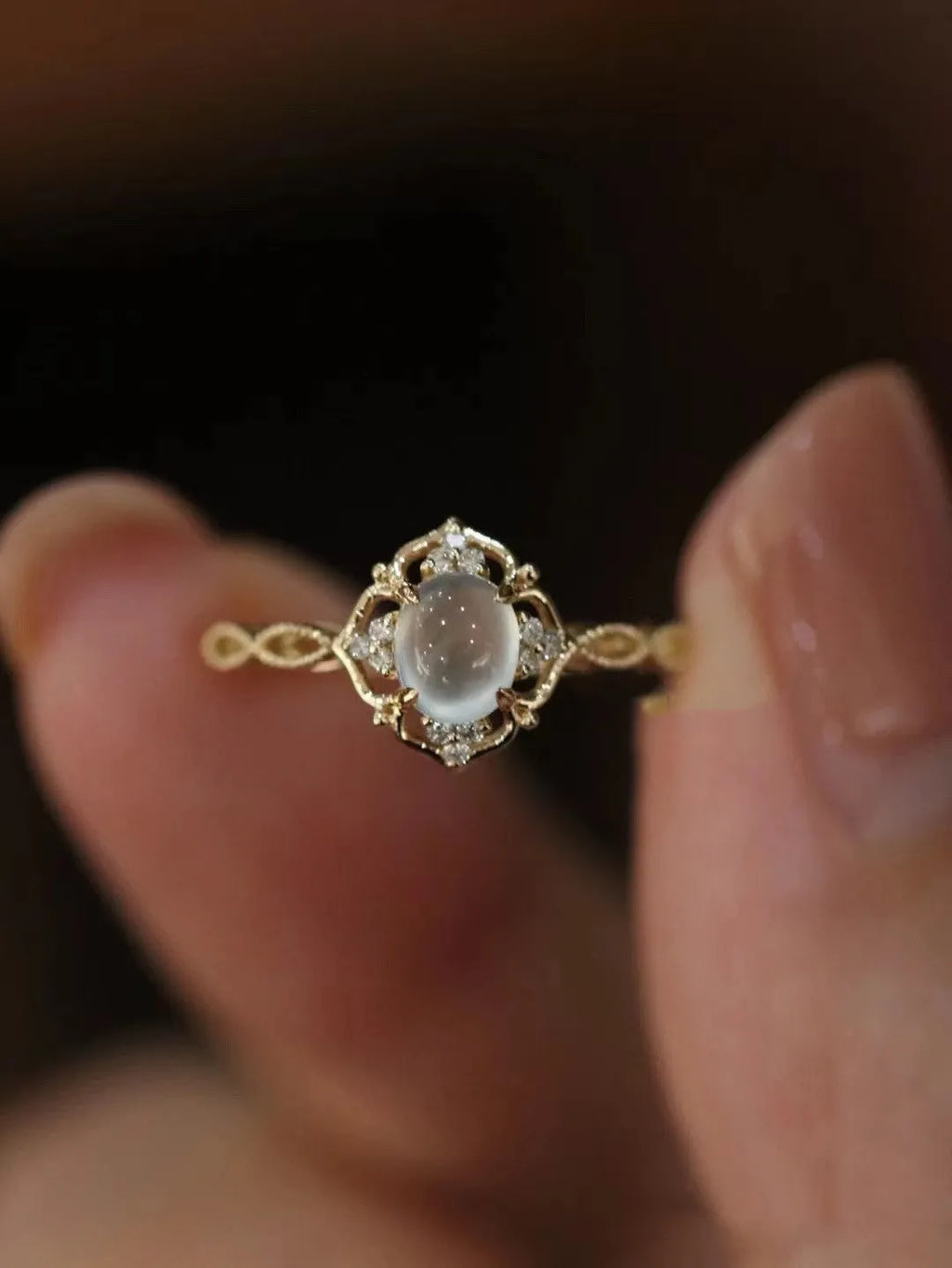 Bague pierre de lune gravée sur cuivre