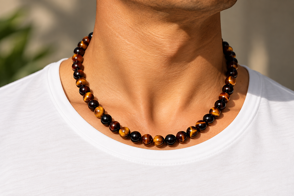 Collier oeil de tigre ou pierre de lave homme