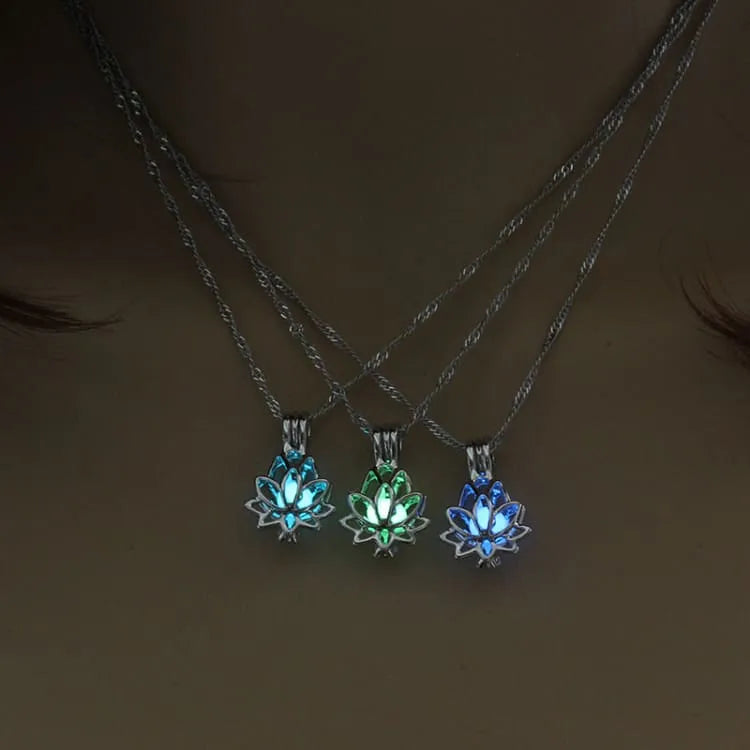 Pendentif fleur de lotus à chaîne fine