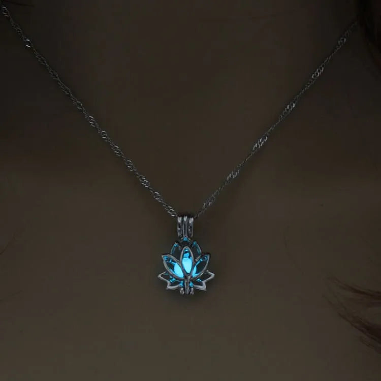 Pendentif fleur de lotus à chaîne fine