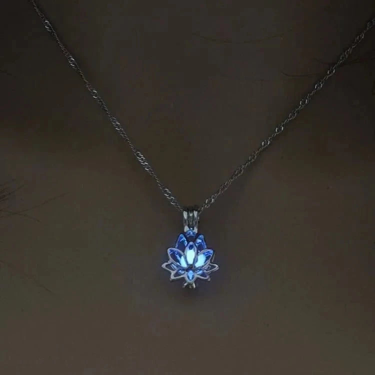 Collier fleur de lotus phosphorescent