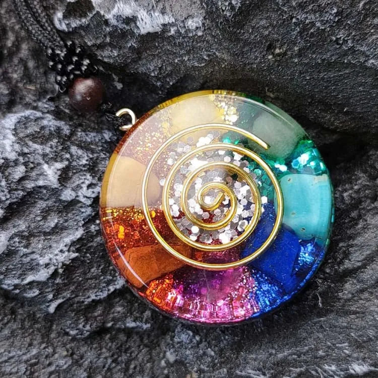 Collier 7 chakras à pendentif escargot