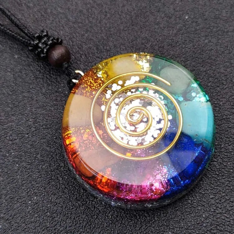 Collier 7 chakras à pendentif escargot