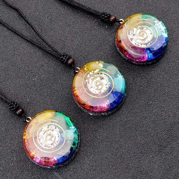 Collier 7 chakras à pendentif escargot