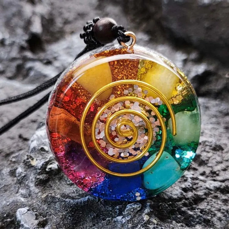Collier 7 chakras à pendentif escargot