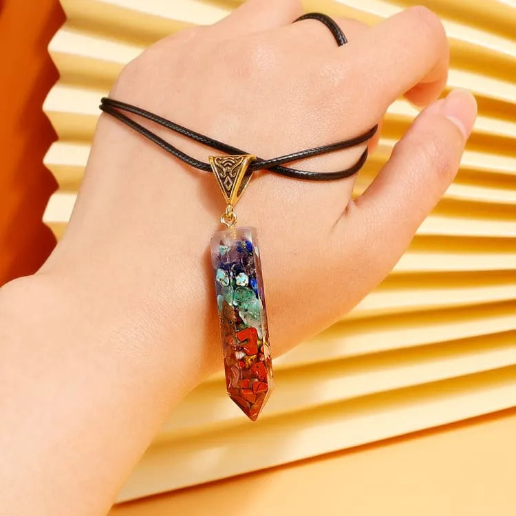 Collier 7 chakras pendentif pierre concassée