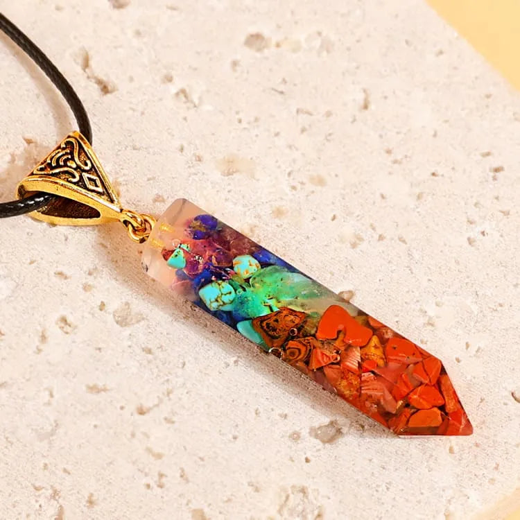 Collier 7 chakras pendentif pierre concassée