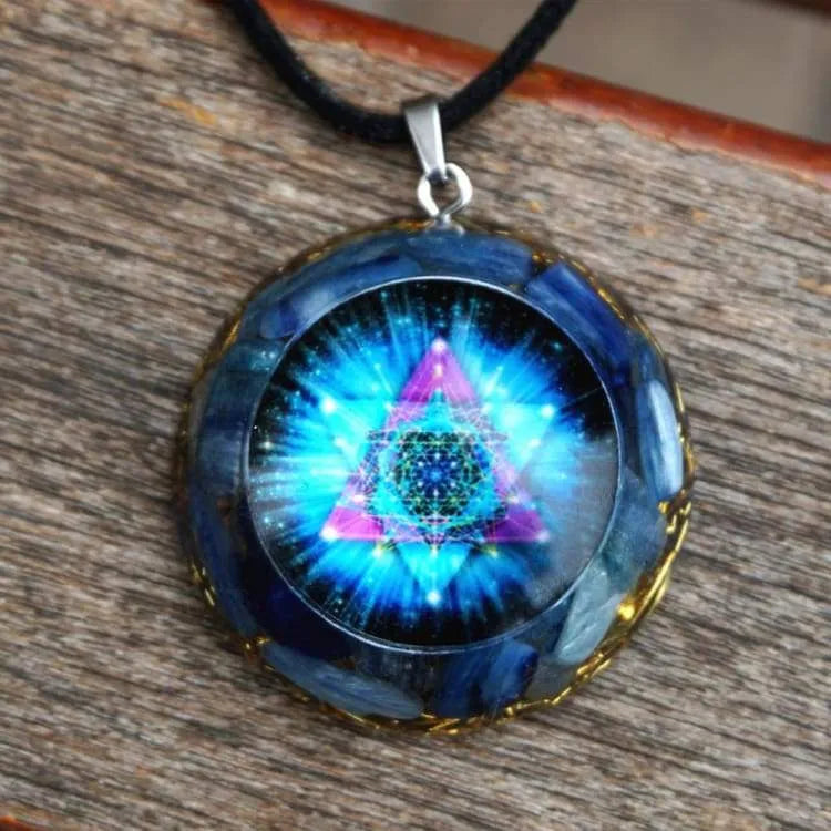 Orgonite pendentif céleste en cyanite