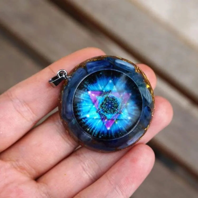 Orgonite pendentif céleste en cyanite
