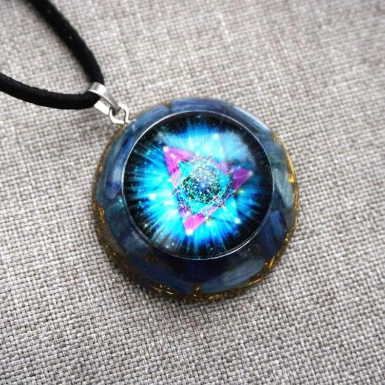 Orgonite pendentif céleste en cyanite