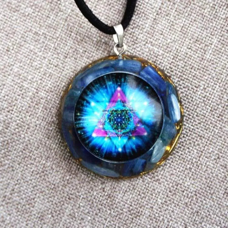 Orgonite pendentif céleste en cyanite