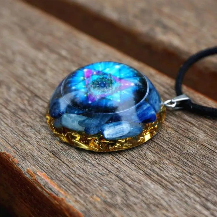 Orgonite pendentif céleste en cyanite