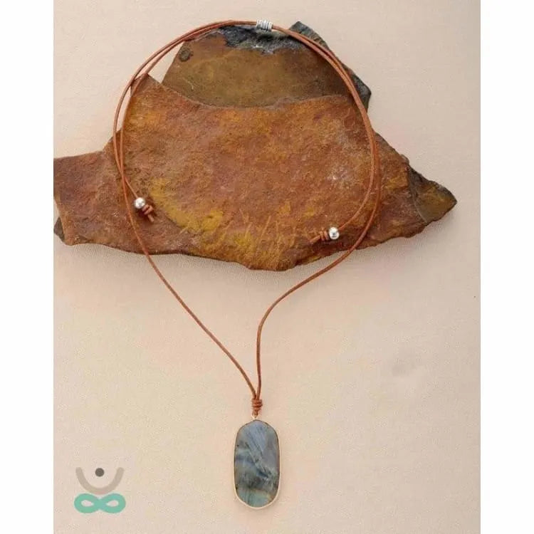Collier labradorite protecteur