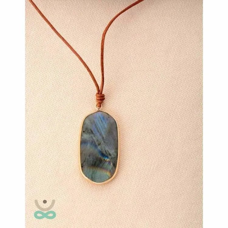 Collier labradorite protecteur