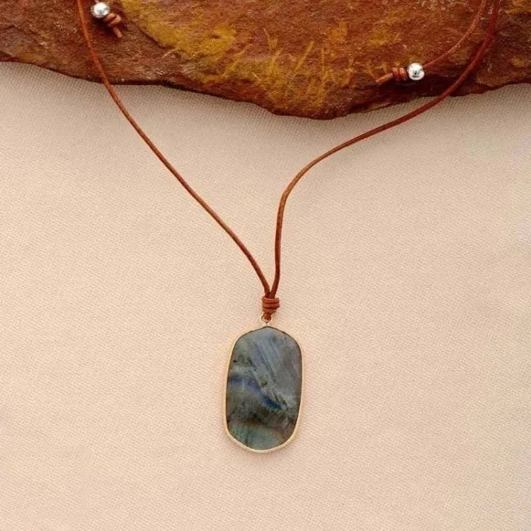 Collier labradorite protecteur