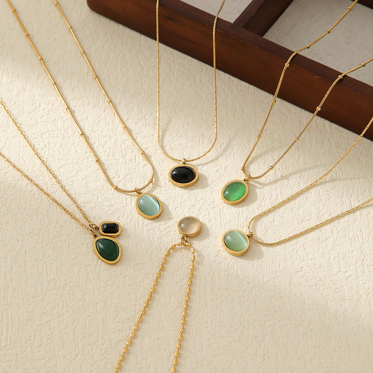 Collier pierres naturelles plaqué or