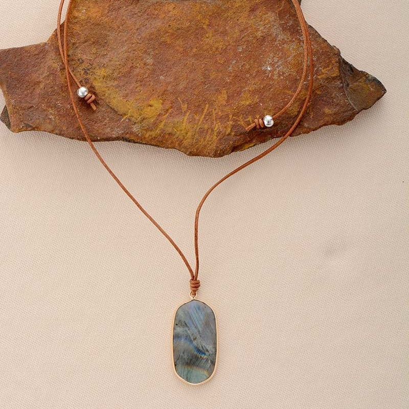 Collier de protection pendentif géométrique
