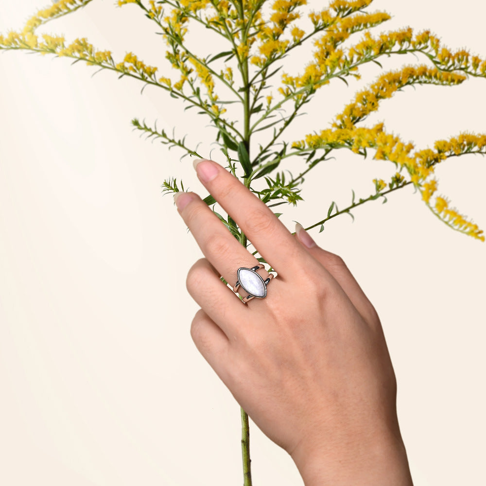 Bague pierre de lune ovale sur base cuivrée