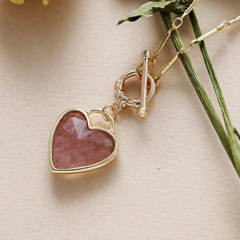 Collier de protection ras-de-cou coeur