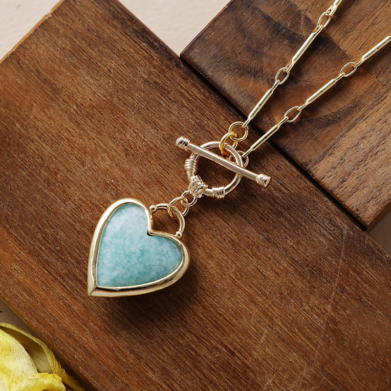Collier de protection ras-de-cou coeur