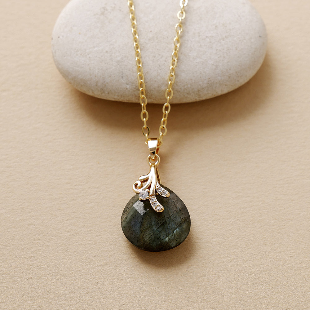 Collier labradorite en forme de goutte
