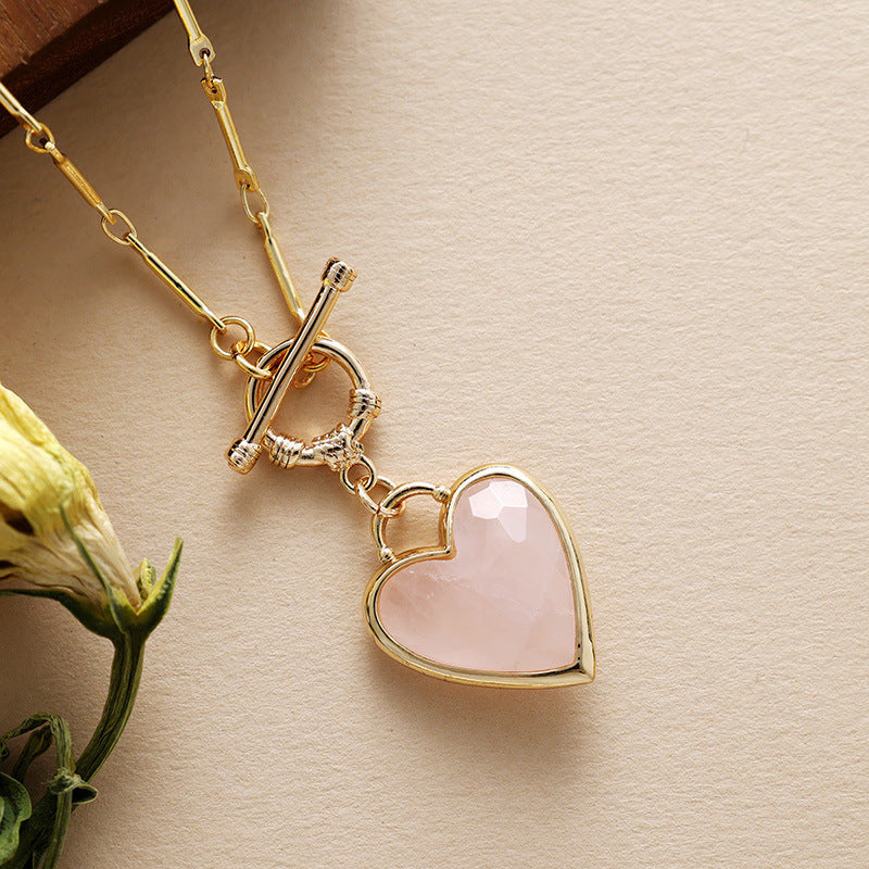Collier de protection ras-de-cou coeur