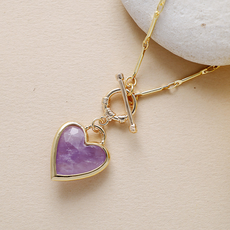 Collier de protection ras-de-cou coeur