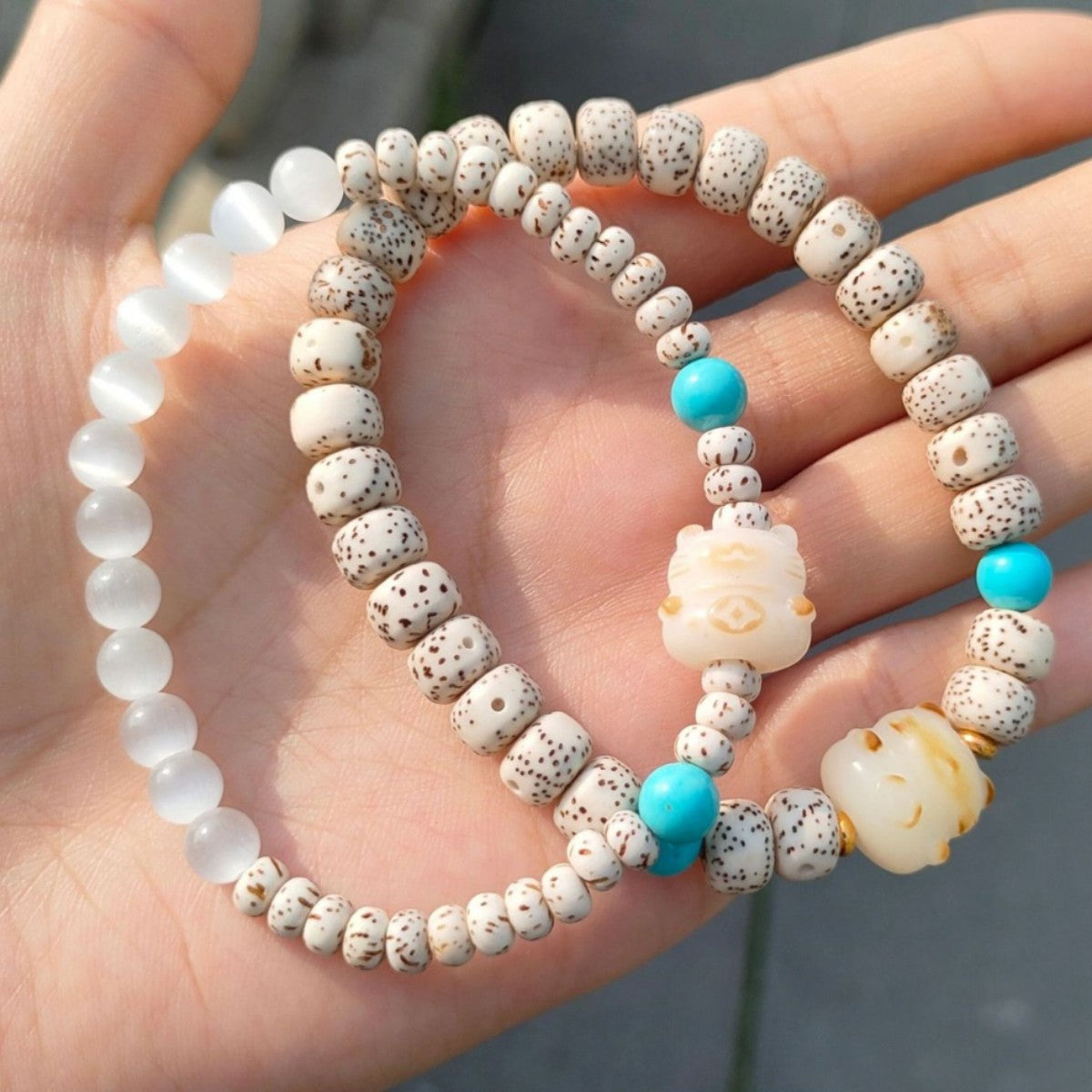 Bracelet porte bonheur oeil de chat, étoile et lune