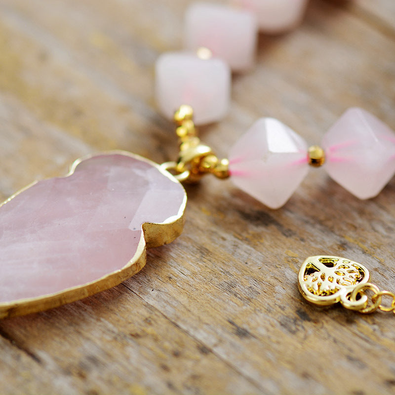 Collier quartz rose à pendentif flèche