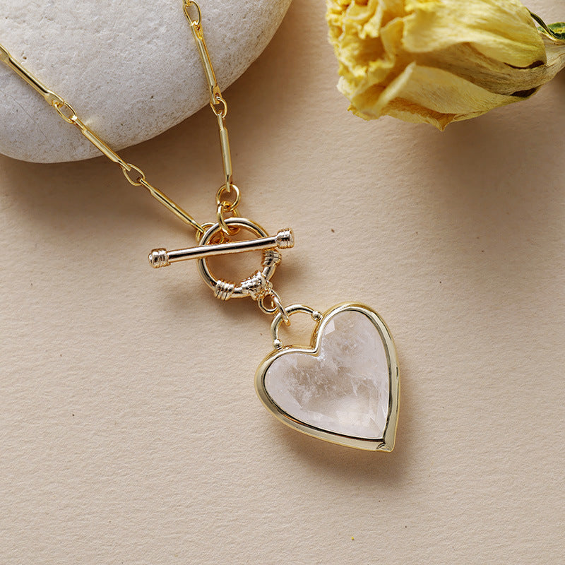 Collier de protection ras-de-cou coeur