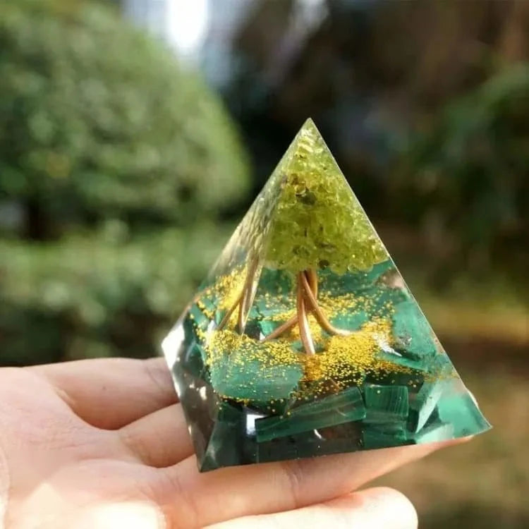 Pyramide arbre de vie en orgonite