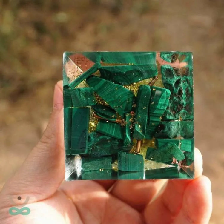 Pyramide arbre de vie en orgonite