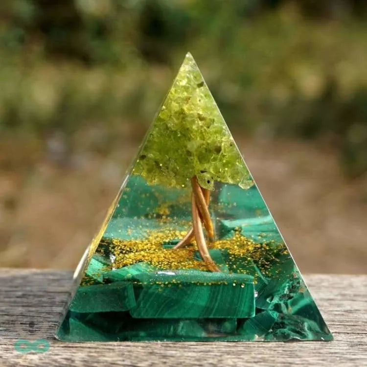 Pyramide arbre de vie en orgonite