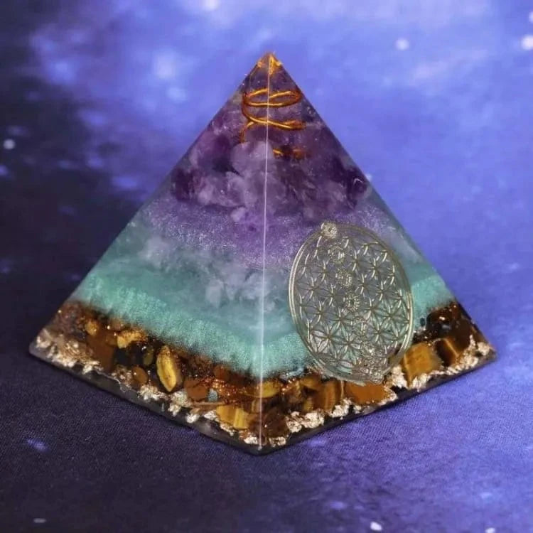 Orgonite pyramide oeil de tigre et améthyste