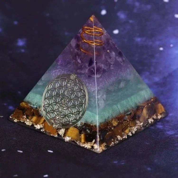 Orgonite pyramide oeil de tigre et améthyste