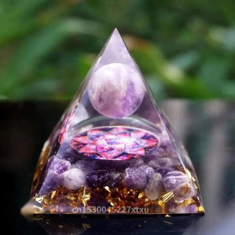 Orgonite pyramide à l'améthyste