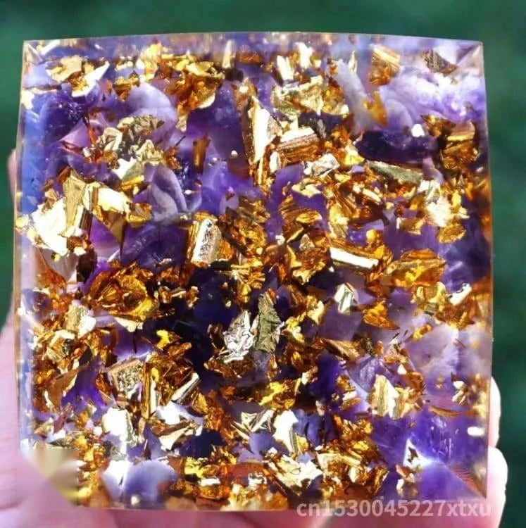 Orgonite pyramide à l'améthyste