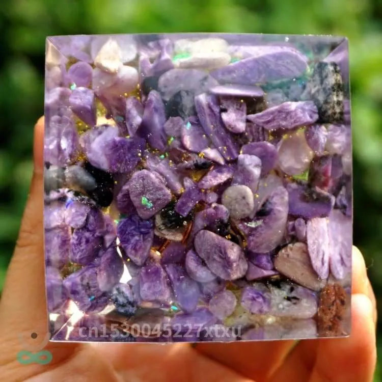 Orgonite pyramide à l'améthyste