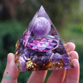 Orgonite pyramide à l'améthyste