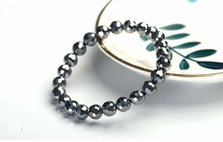 Bracelet hématite à breloque ancre