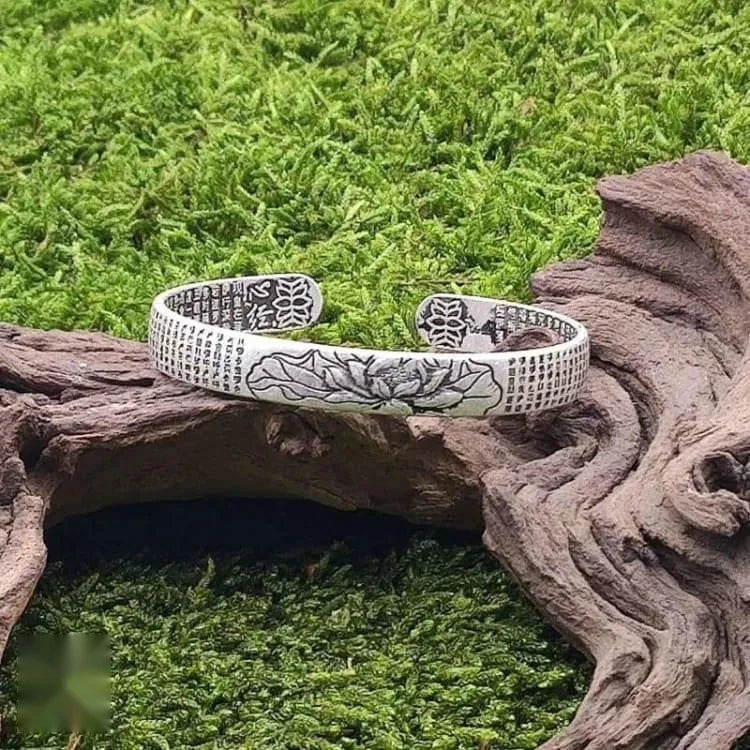 Bracelet fleur de lotus fin, sutra gravé