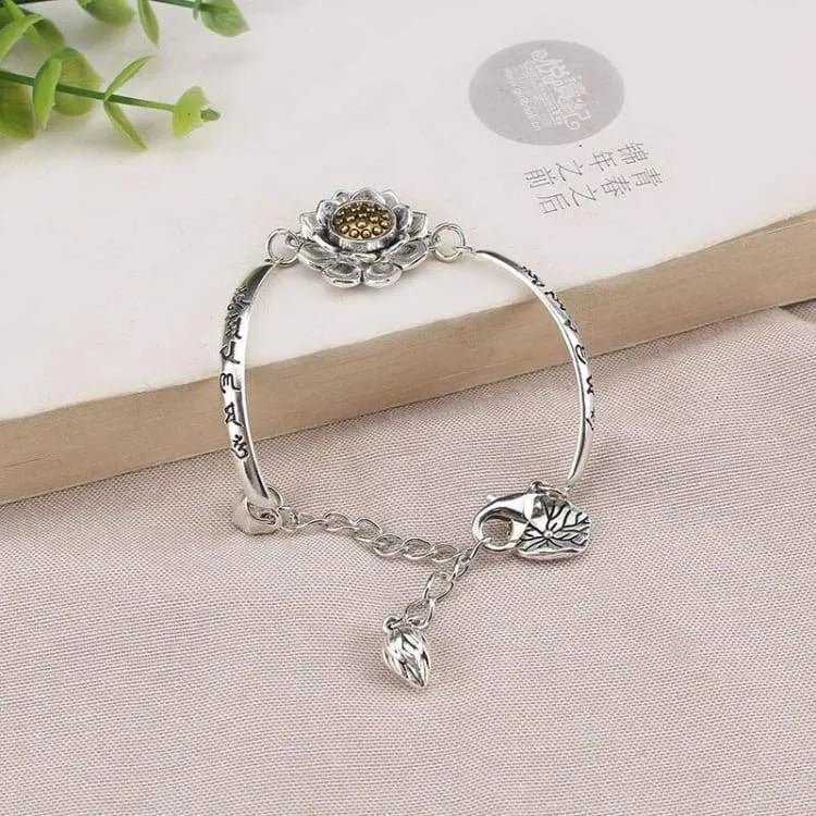Bracelet fleur de lotus aux mantras tibétains