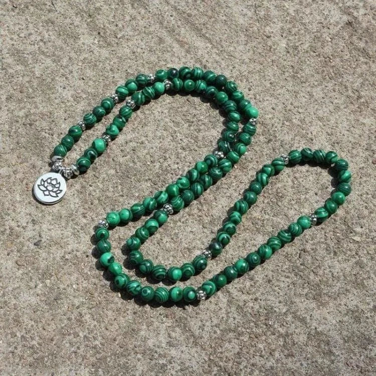 Mala tibétain en malachite 108 perles