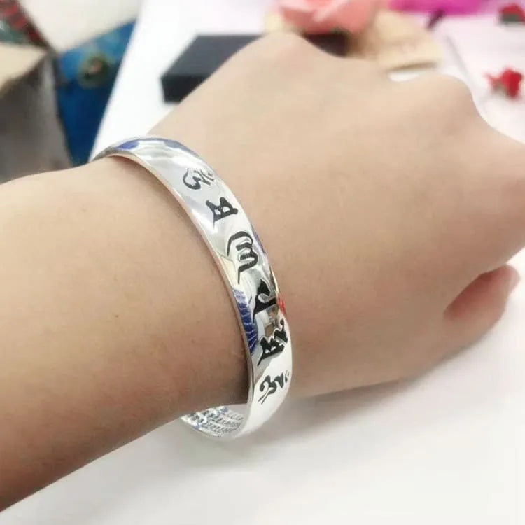 Bracelet tibétain aux lettres sanscrites