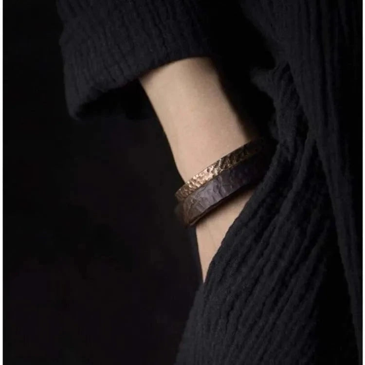 Bracelet bouddhiste en cuivre martelé