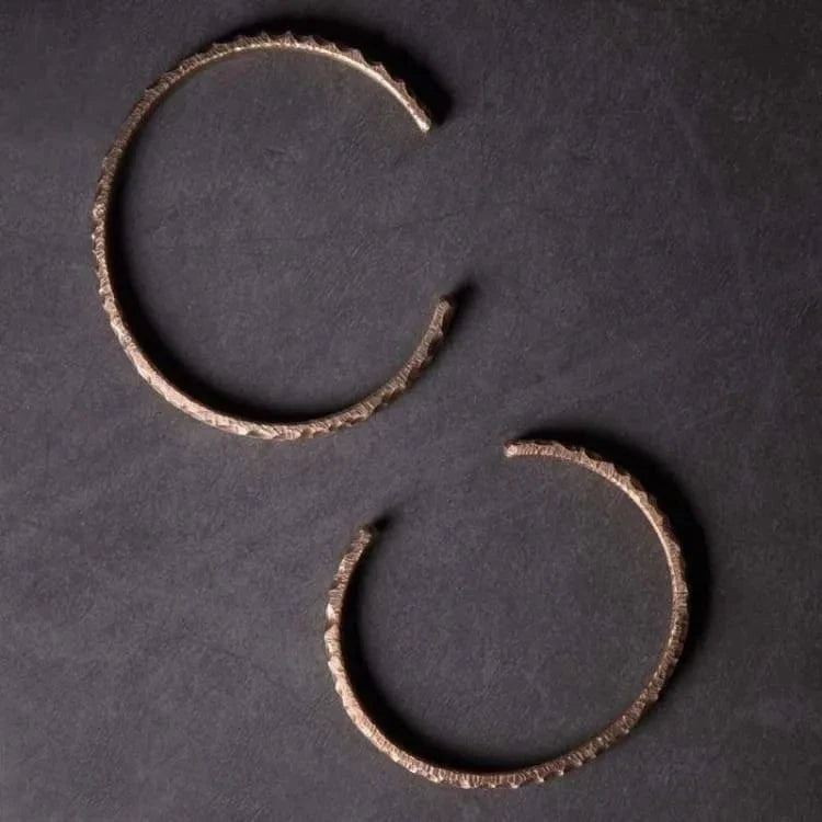 Bracelet bouddhiste en cuivre martelé